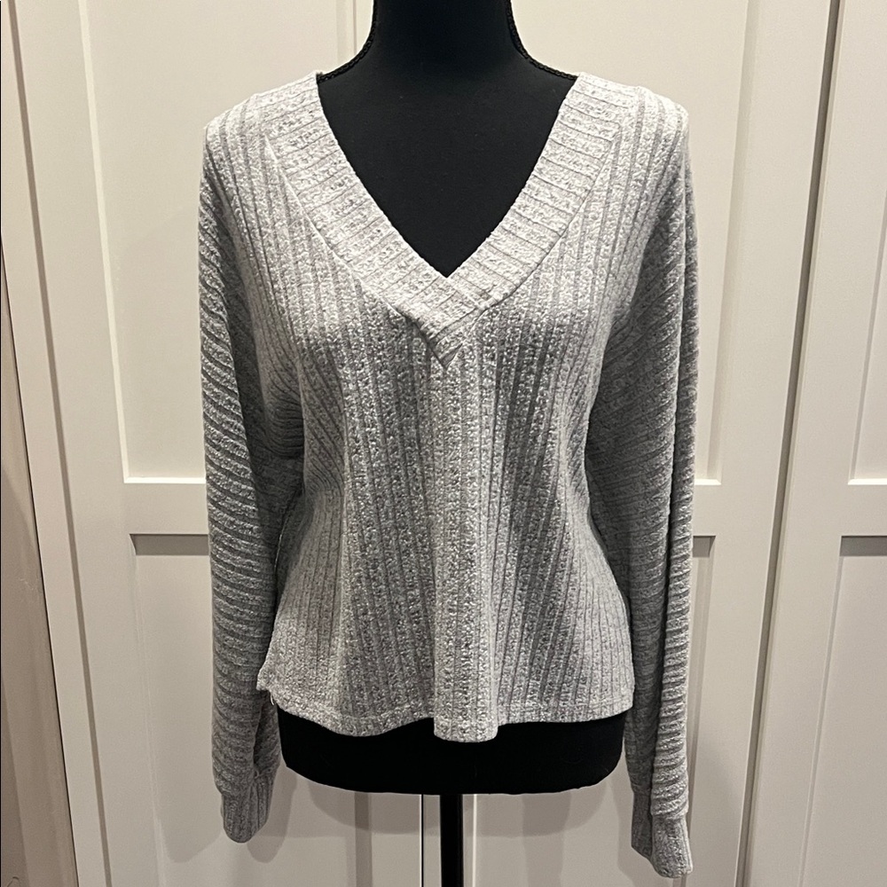 BCX Light Gray V-Neck Women's Sweater Size L